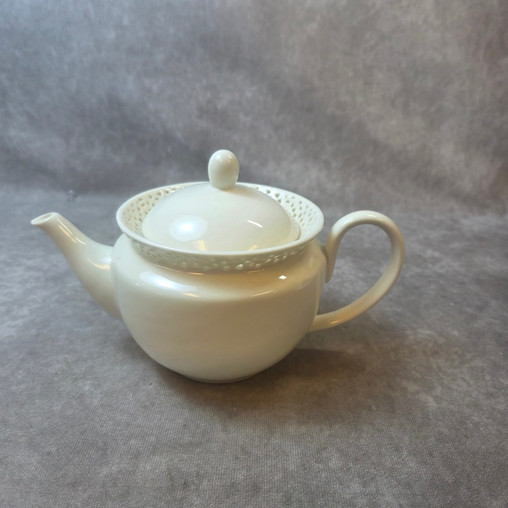 I. Godinger & Co White Porcelain Teapot Reticulated Lattice Rim Cream Ceramic